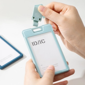 Identyfikator DELI EF407 holder pionowy ze smyczą rozpinaną 1szt-283437