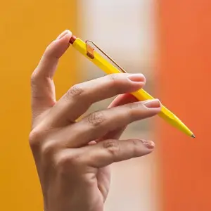Długopis CARAN D'ACHE 849 Claim Your Style Ed2 Canary Yellow M w pudełku żółty-678627
