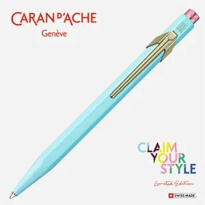 Długopis CARAN D'ACHE 849 Claim Your Style Ed2 Bluish Pale M w pudełku jasnoniebieski